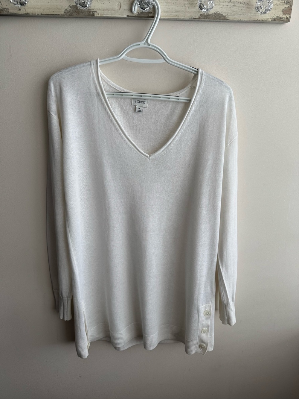 J. Crew Wimen’s White V-Neck Button-Hem Lightweight Sweater